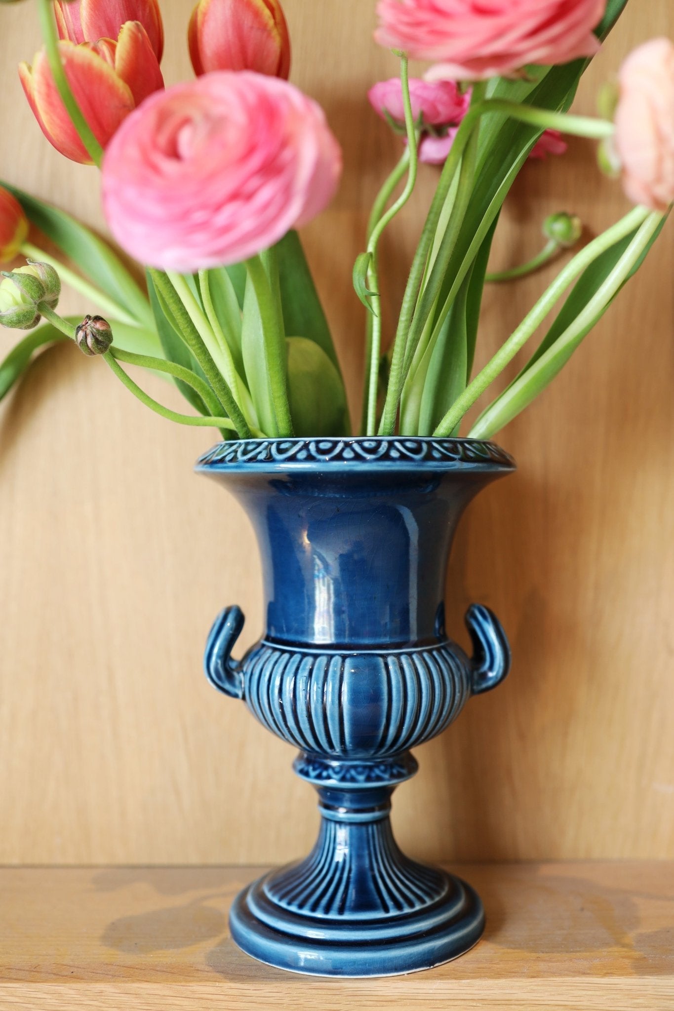 Urn vase - Clementine Parker