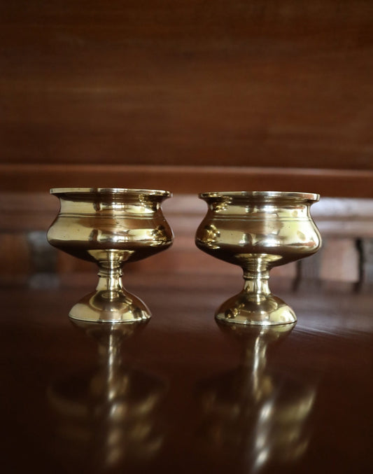 A pair of brass pedestal bowls - Clementine Parker