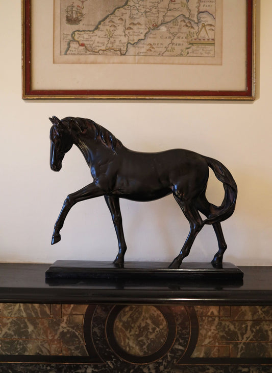 Wooden horse sculpture - Clementine Parker